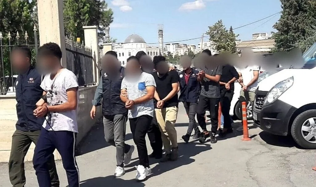 Terör operasyonunda gözaltına alınan 9 zanlı adliyede