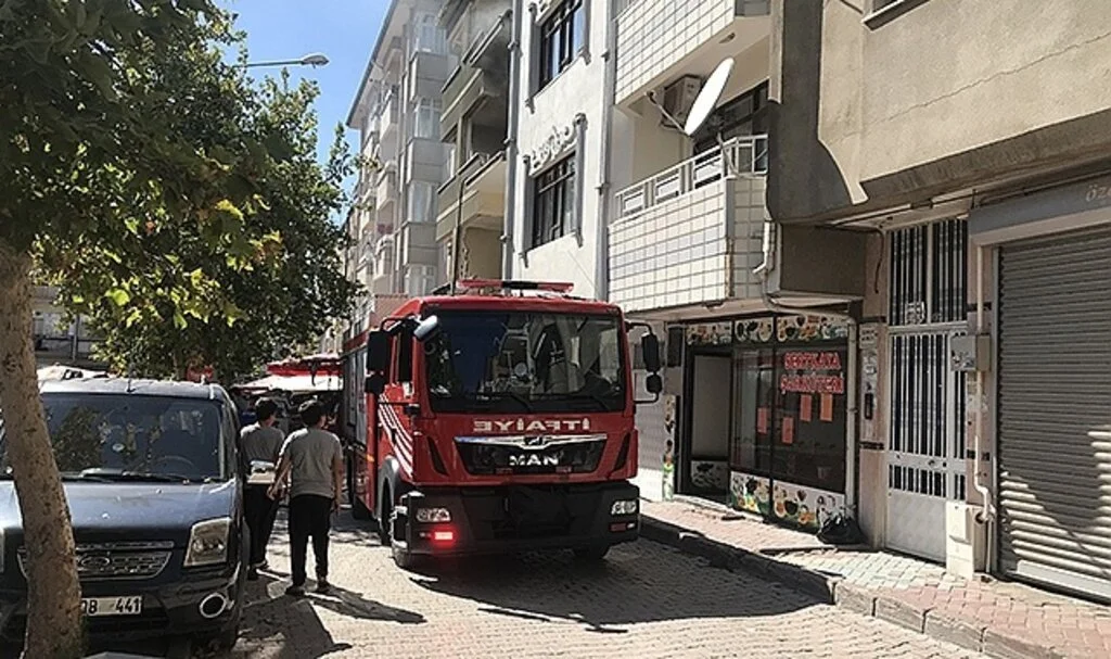 Tinerciler yaktı, itfaiye ekipleri söndürdü