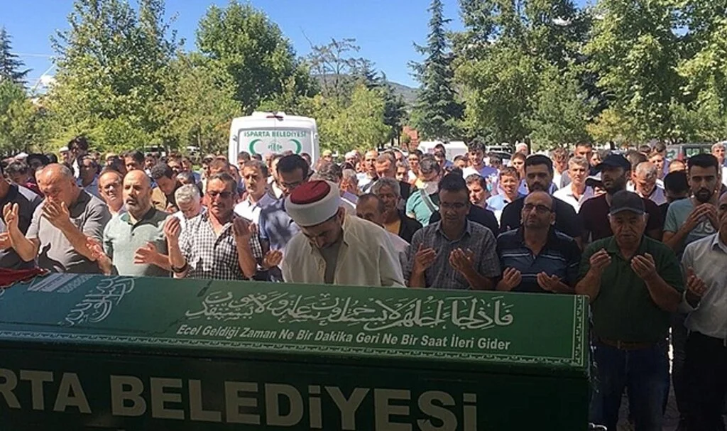 Tır kazasında hayatını kaybeden 15 yaşındaki çocuk gözyaşları arasında toprağa verildi