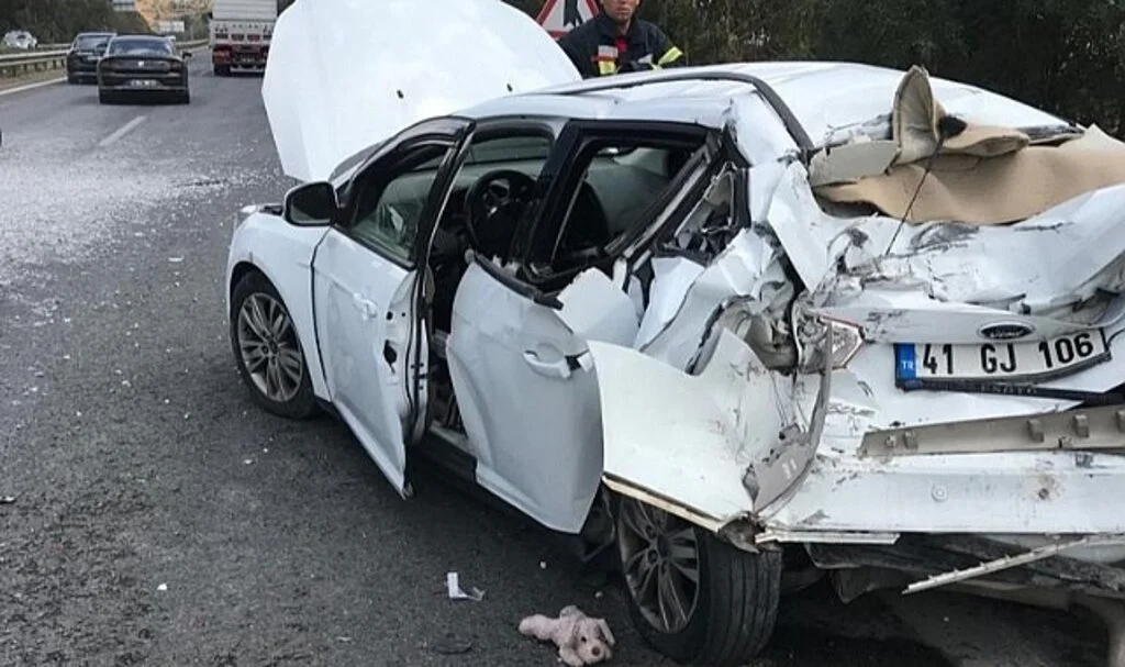 Tırla otomobil çarpıştı: 2 yaralı
