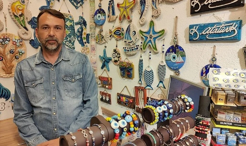Tırnakçı turistler Kuşadası’nda esnafı dolandırdı