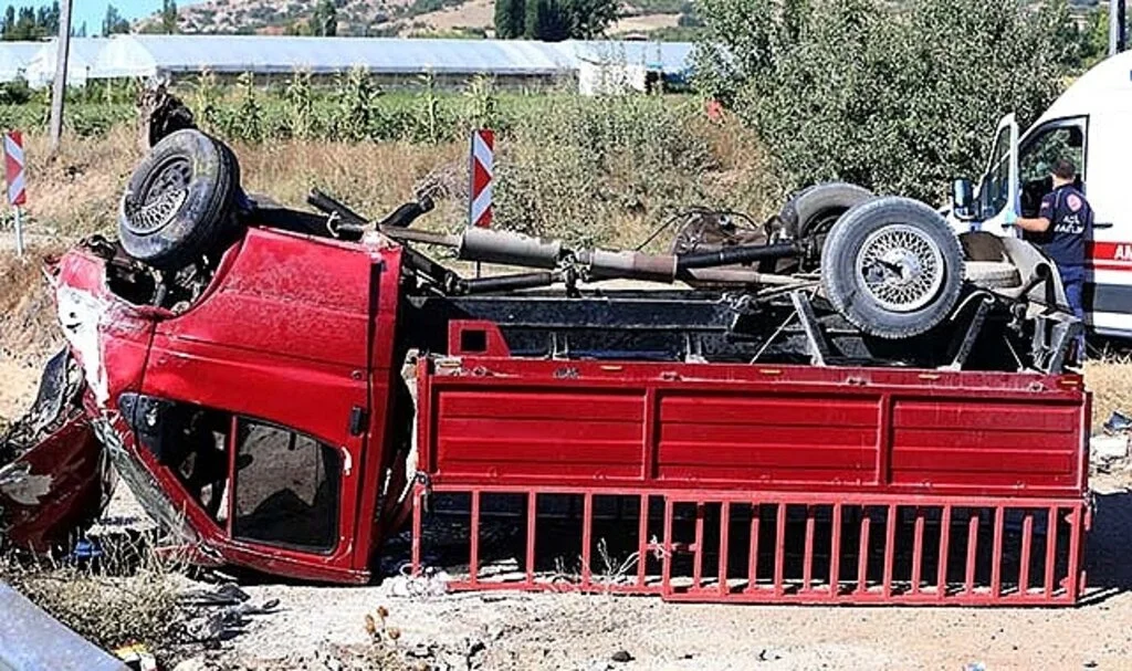 Tokat'ta devrilen kamyonetteki 4 kişi yaralandı