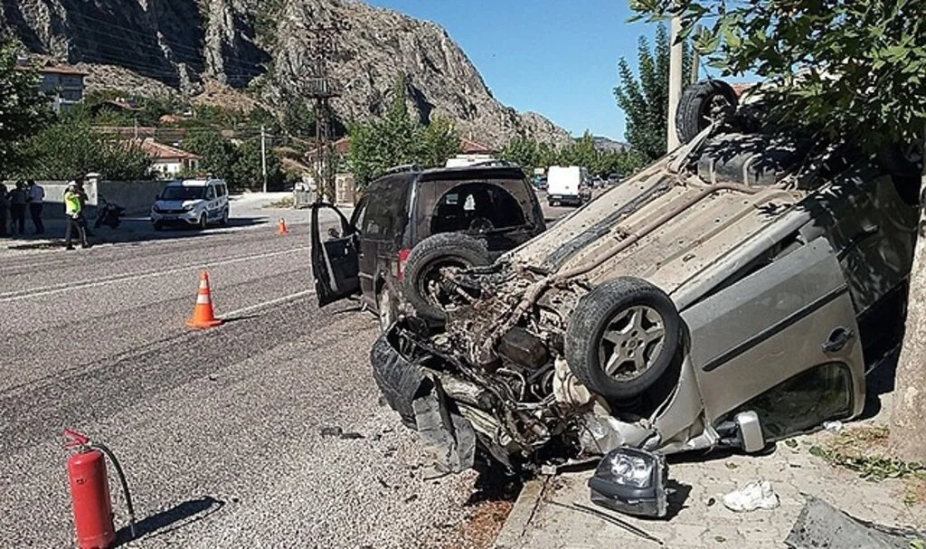 Tokat'ta iki araç çarpıştı: 7 yaralı