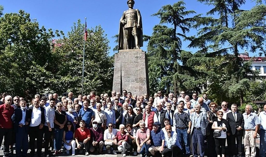 Trabzon'da CHP'nin 99'uncu kuruluş yıl dönümü törenle kutlandı