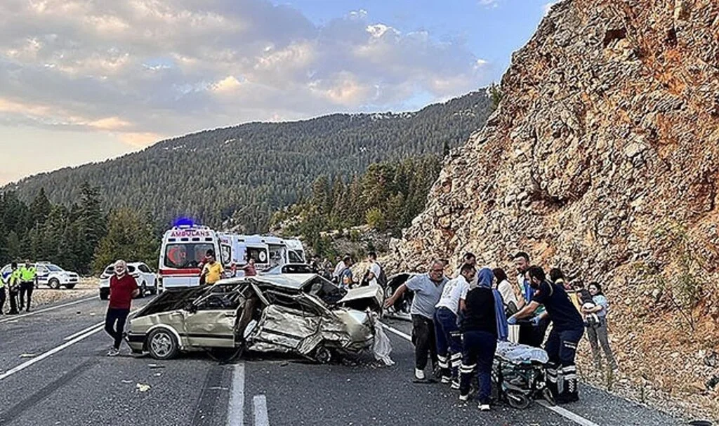 Trafik kazalarında olay yerinde ölenlerin sayısı geçen yıla göre yüzde 4,1 azaldı