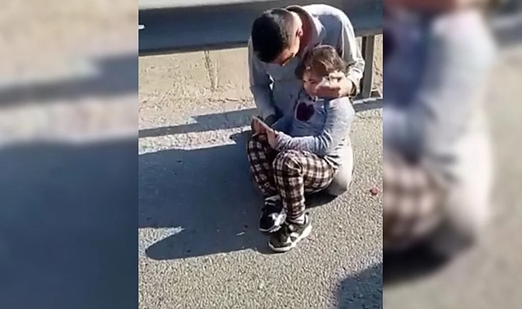 Trafik kazasında yüzünden yaralanan 5 yaşındaki Ceren’e ilk müdahaleyi Tuzla Belediyesi personeli yaptı