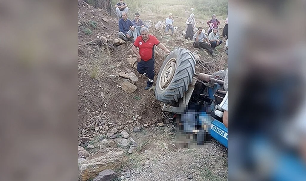 Traktörün altında kalan vatandaş, hayatını kaybetti