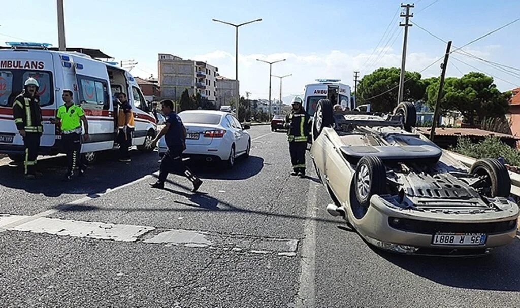 Turgutlu’da otomobil takla attı: 4 yaralı