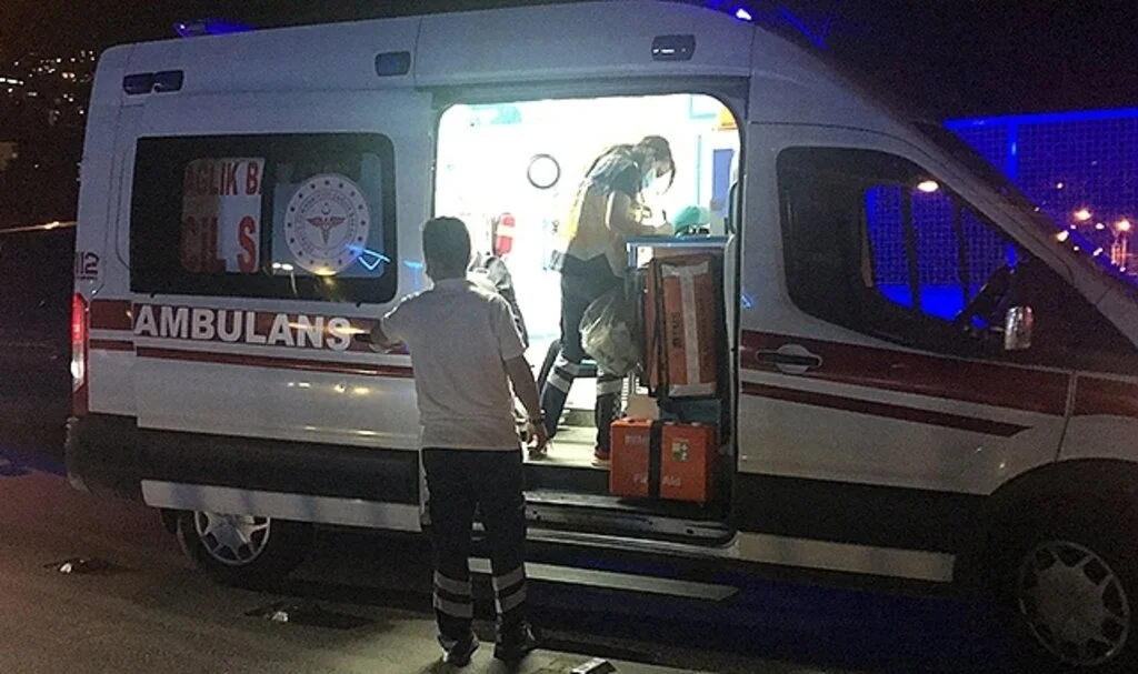 Turist taşıyan minibüs kazaya karıştı: 11 yaralı