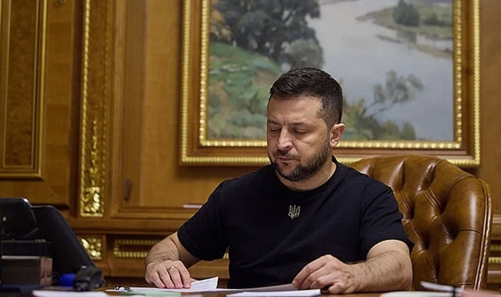 Ukrayna Devlet Başkanı Zelenski :Erdoğan İle Yaptığımız Anlaşmaya Göre 5 Azov Komutanı Savaş Bitene Kadar Türkiye'de Kalacak