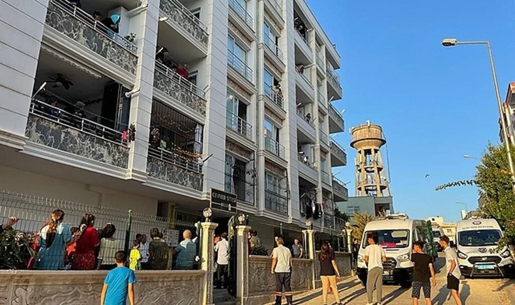 Üvey kızını tabancayla öldürüp intihar etti