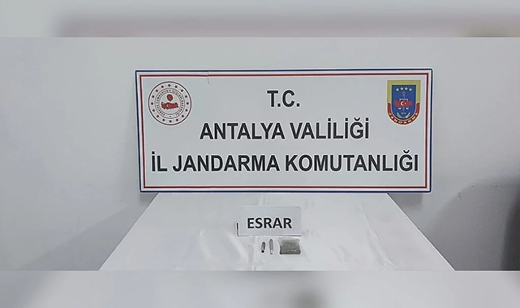 Uyuşturucu sakız kutusundan çıktı