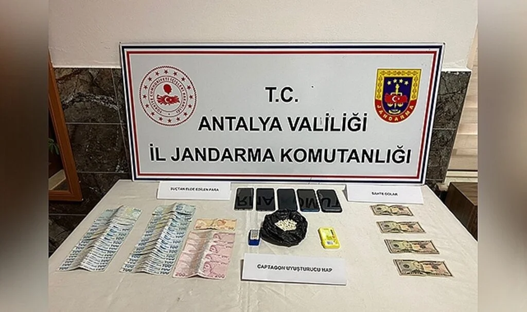 Uyuşturucu satıcıları jandarmadan kaçamadı