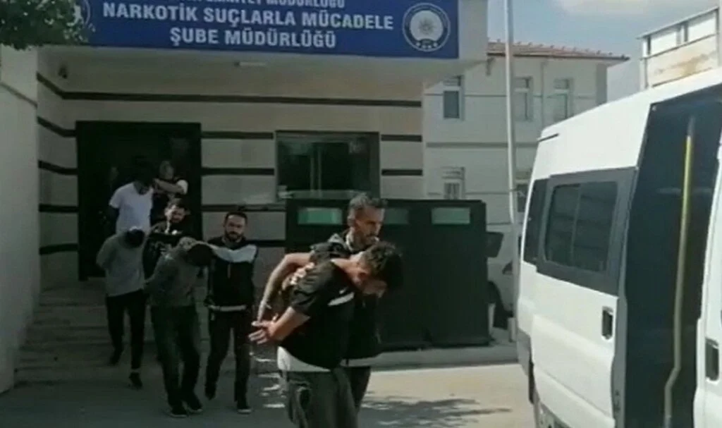 Uyuşturucu tacirlerine yönelik "Kökünü Kurutacağız" operasyonu: 33 tutuklama
