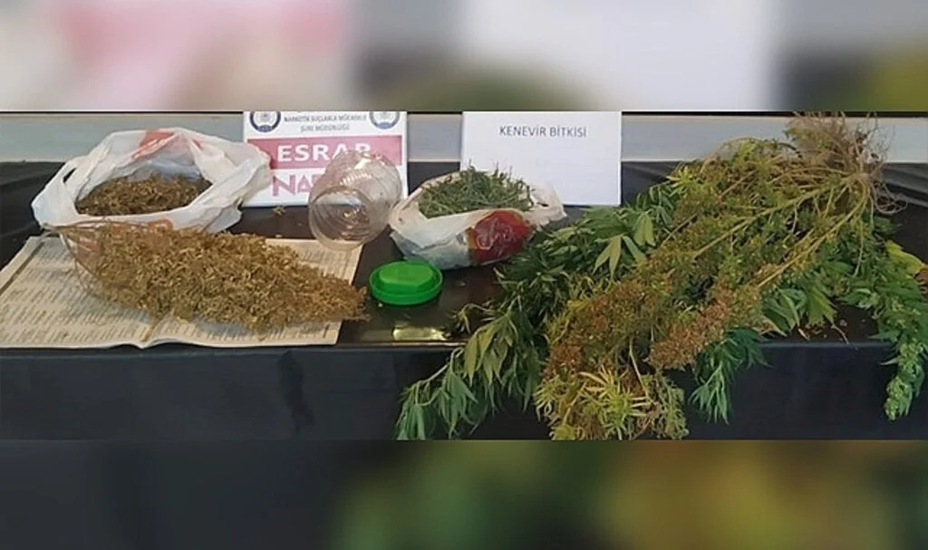 Uyuşturucu ticaretine karışan 10 şüpheli tutuklandı