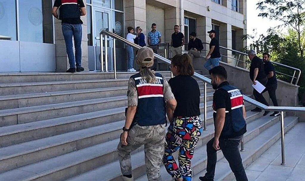Uyuşturucudan 14 yıl hapis cezası bulunan kadın yakalandı