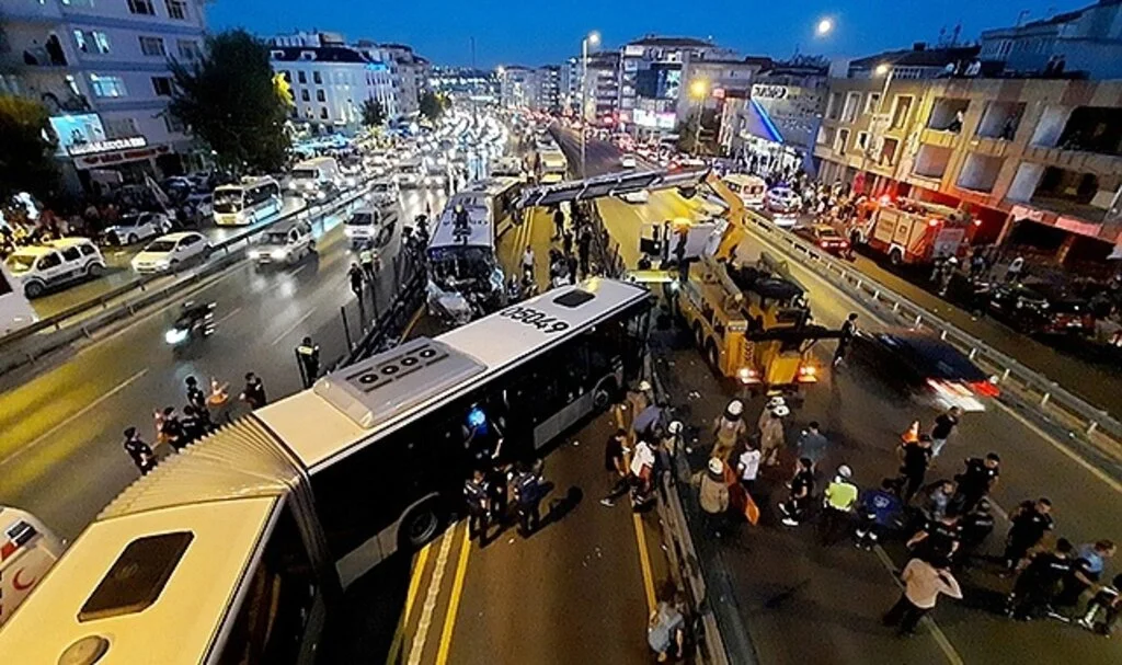 Vali Yerlikaya: Avcılar'daki metrobüs kazasında yaralananlardan 88'i taburcu oldu