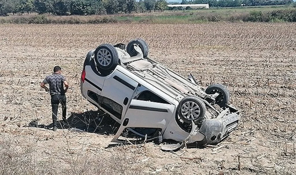 Virajı alamayan otomobil mısır tarlasına uçtu: 1 yaralı