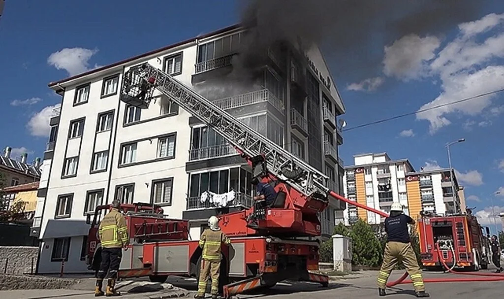 Yangını film izler gibi izlediler
