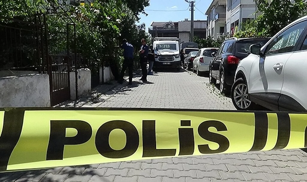 Yaşlı kadın kamyonetin altında can verdi