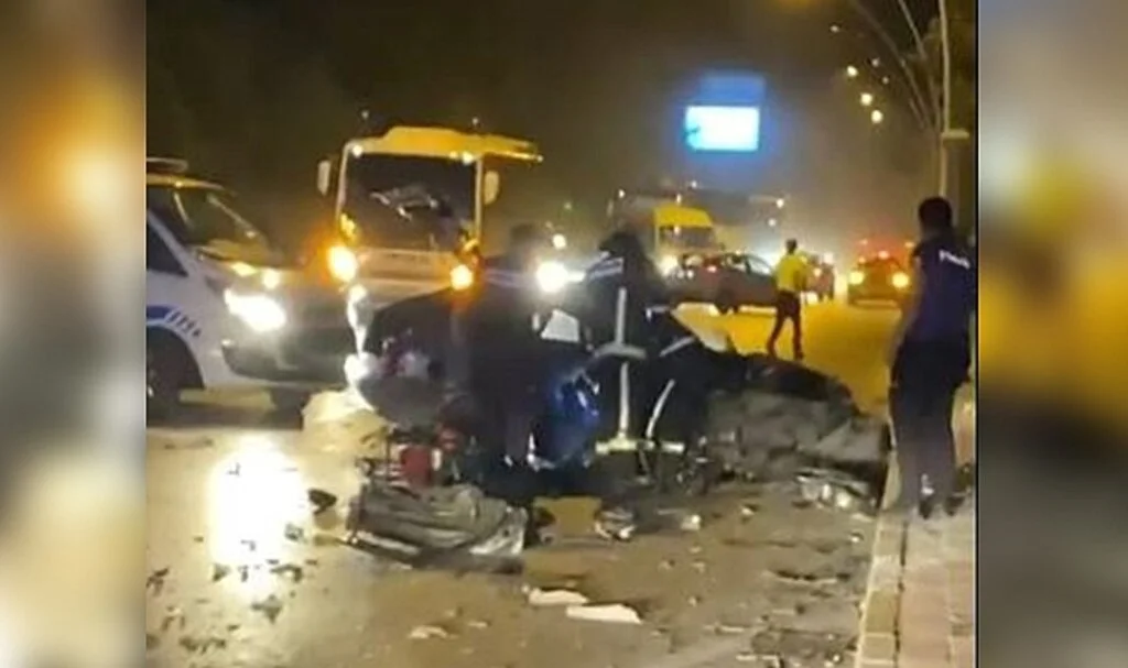 Yeğenlerini otogardan yolcu eden çift eve dönüş yolundaki kazada can verdi