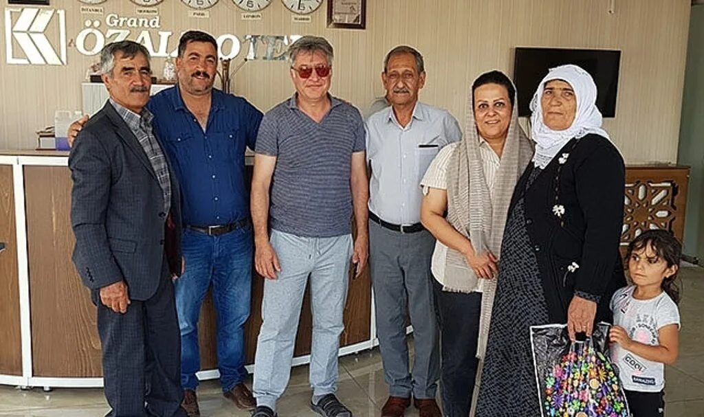 Yerde bulduğu yarım milyondan fazla parayı sahibine teslim etti
