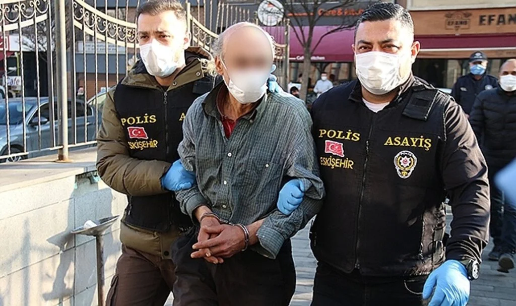 Yılbaşı gecesi tartıştıkları kişiyi bıçakla öldüren 2 sanığa ilk celsede müebbet hapis cezası