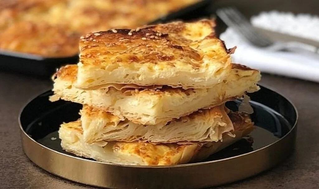 Yoğurtlu plise börek