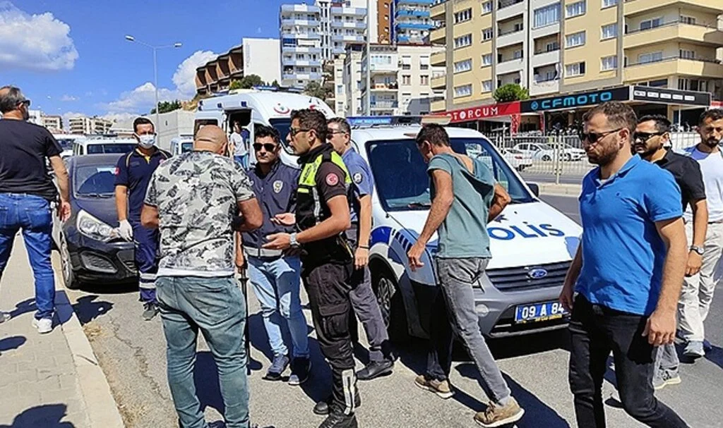 Yol verme tartışması kavgaya dönüştü: 3 yaralı