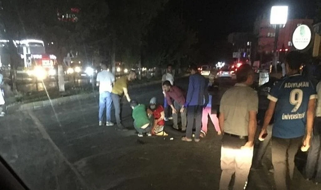 Yolcu otobüsü anne ve kızına çarptı: 1’i ağır 2 yaralı