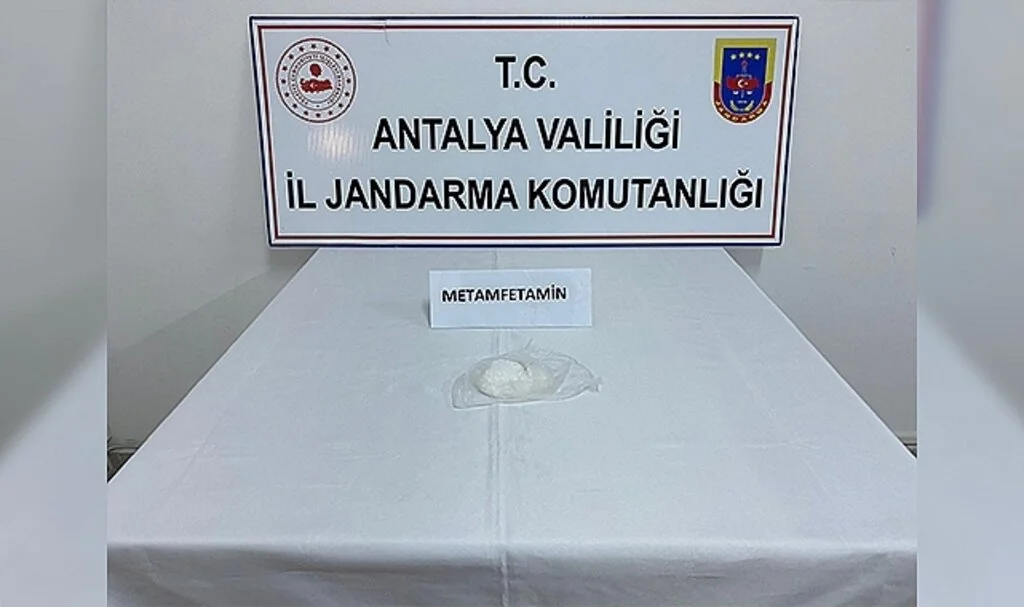 Yolcu otobüsünde çorap içerisine saklanmış 86 gram uyuşturucu ele geçirildi