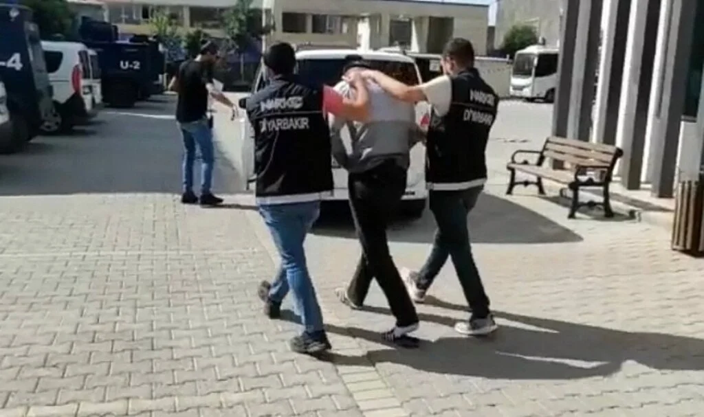 Yolcu otobüsünde uyuşturucuyla yakalanan zanlı tutuklandı