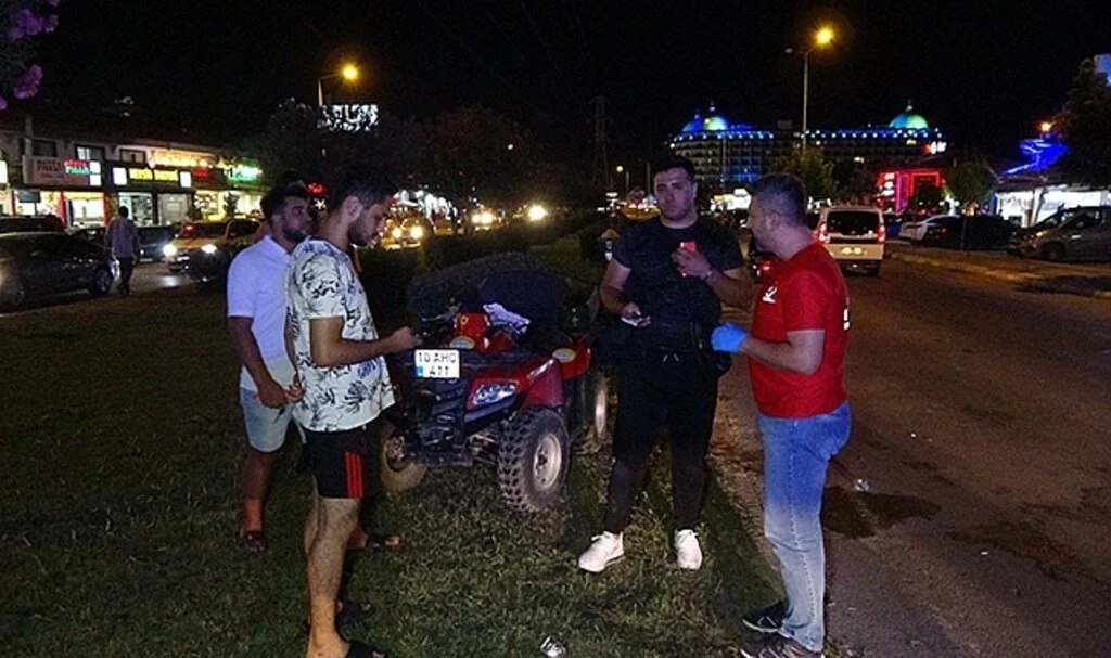 Yoldaki su kaza yaptırdı