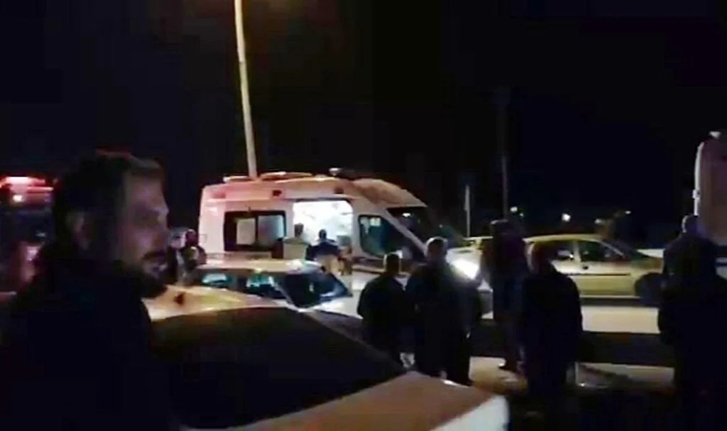 Yolun karşısına geçmeye çalışan yayaya otomobil çarptı: 1 ölü, 2 yaralı
