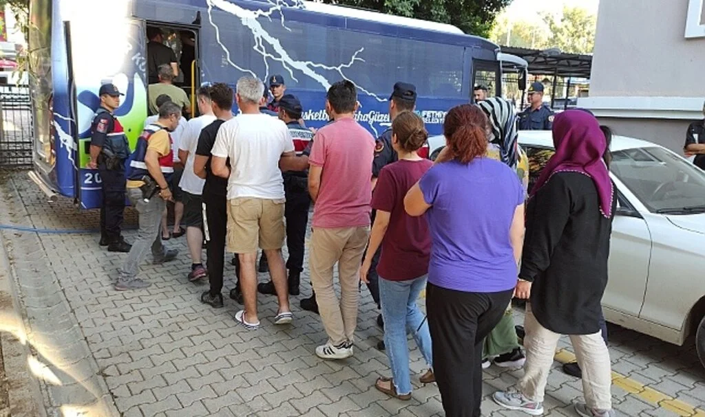 Yunanistan’a kaçmaya çalışan 14 FETÖ üyesi ve 1 organizatör tutuklandı