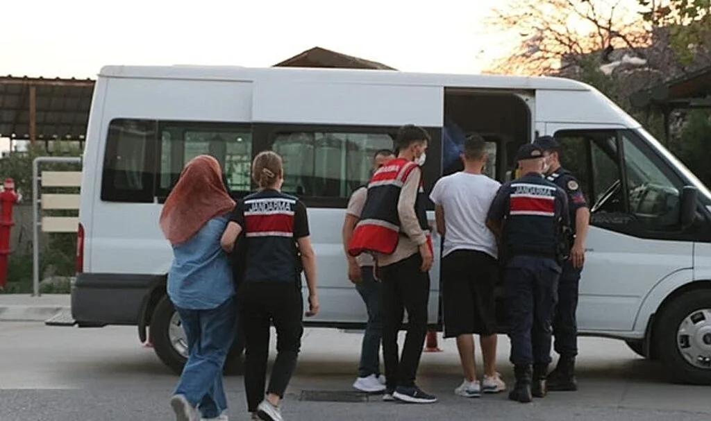 Yunanistan’a kaçmaya çalışan 3 FETÖ şüphelisinde 2’sı tutuklandı