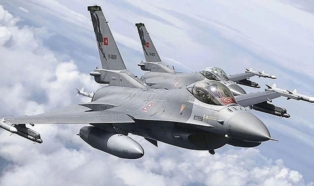 Yunanistan'dan Ege'de 'suları ısıtan' provokasyon