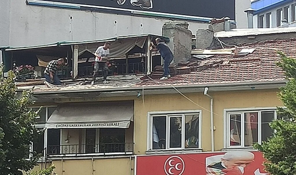 Yürekleri ağza getiren çatı tamiri