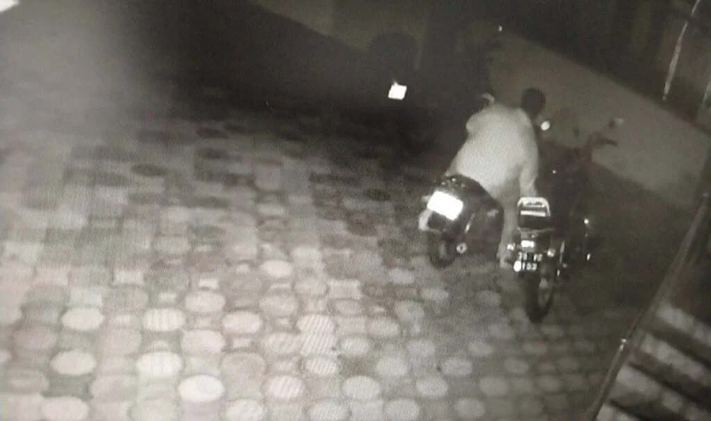 Zabıtanın motosikletinden benzin çalan hırsız yakalandı