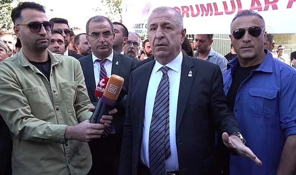 Zafer Partisi Genel Başkanı Ümit Özdağ Samet Gül'ün öldüğü okulun önünde basın açıklaması yaptı