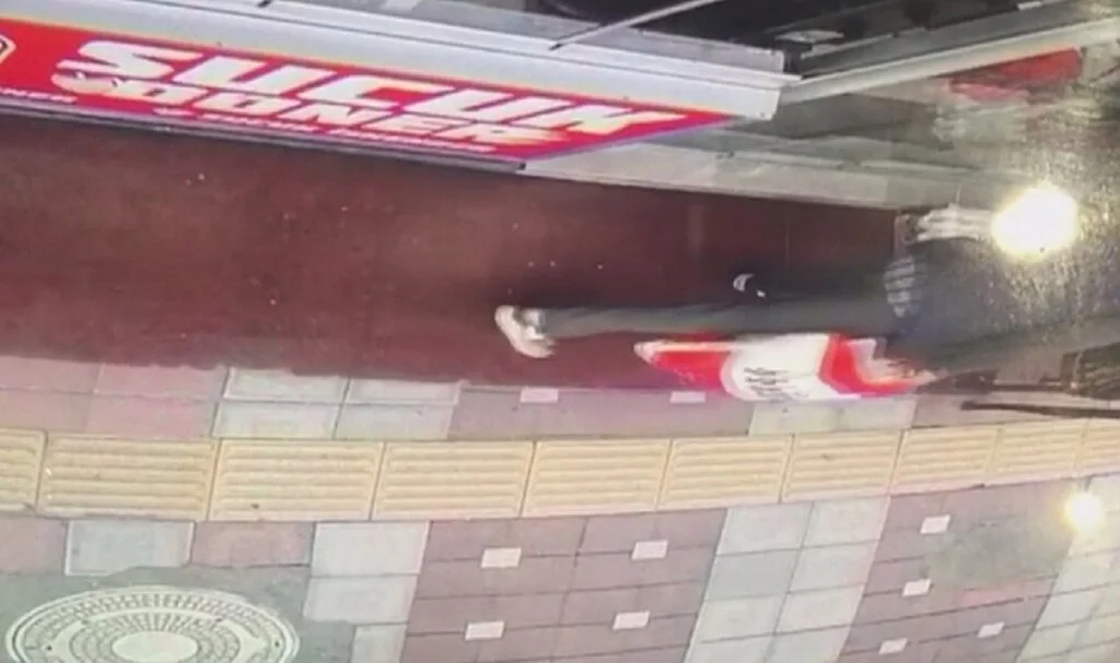 1 koli ayranı çalıp, hiçbir şey olmamış gibi yoluna devam etti