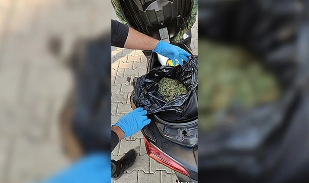 20 kilometre kovalamaca sonucu durdurulan motosikletten 1 kilo uyuşturucu çıktı
