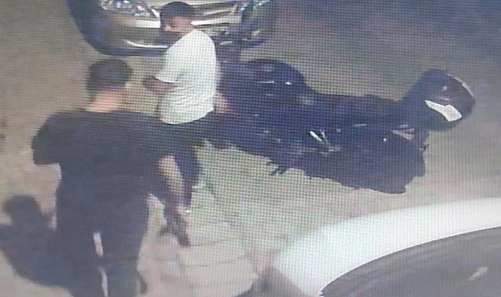 3 kilitle bağlı motosikleti çaldılar