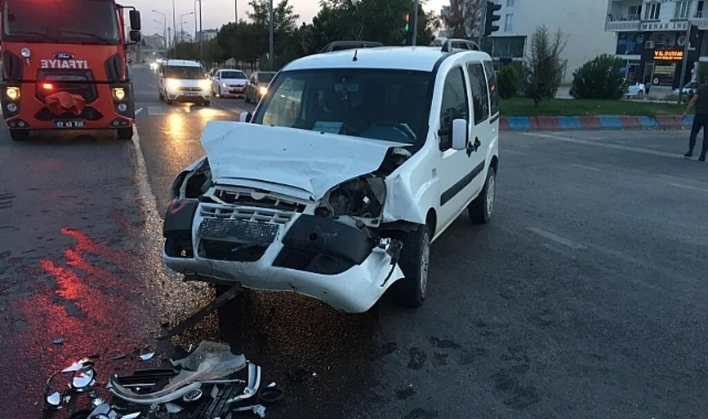 Adıyaman’da iki araç çarpıştı: 6 yaralı