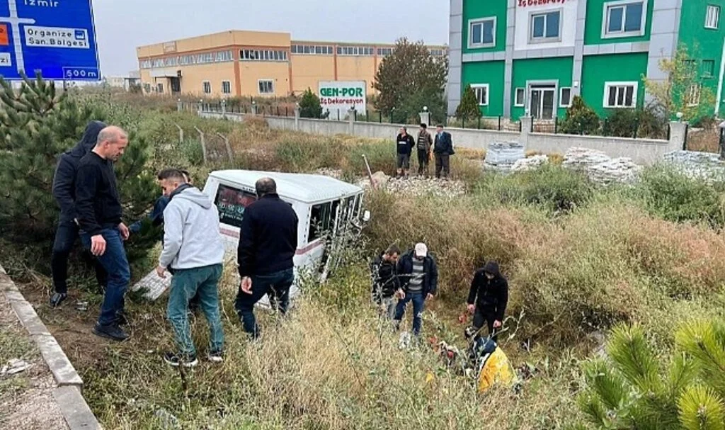 Afyonkarahisar’da işçi servisi kaza yaptı: 10 yaralı