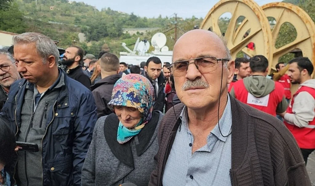 Ailelerin maden önündeki endişeli bekleyişi sürüyor