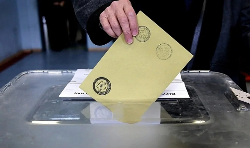 AK Parti'den 'seçim ve referandum' açıklaması