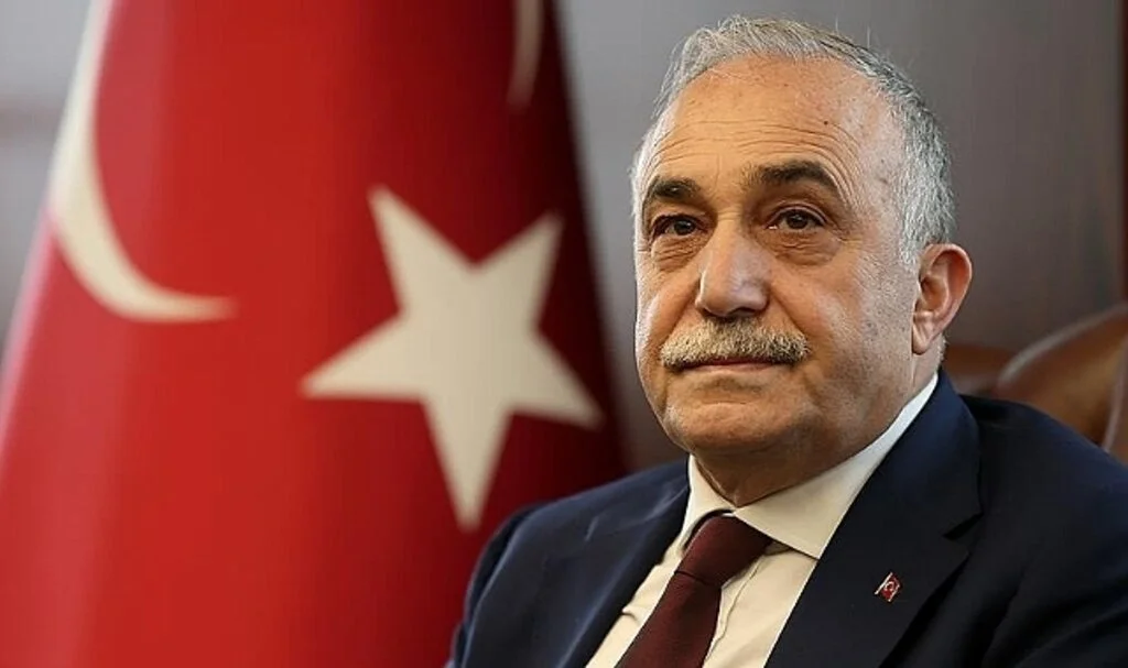 AK Parti'den ve milletvekilliğinden istifa eden Ahmet Eşref Fakıbaba İyi Parti'ye katılıyor: "Sıfırdan başlıyorum"