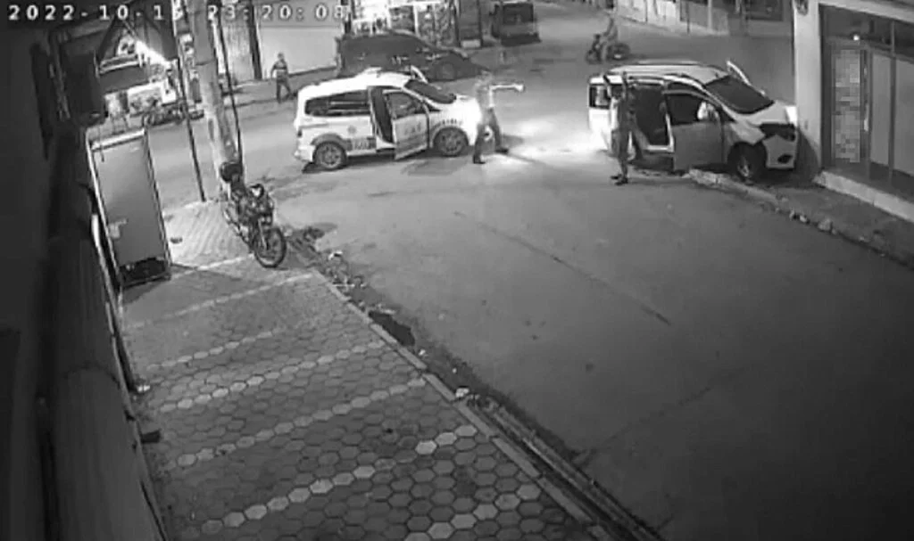 Aksiyon filmlerini aratmayan kovalamaca kazayla bitti