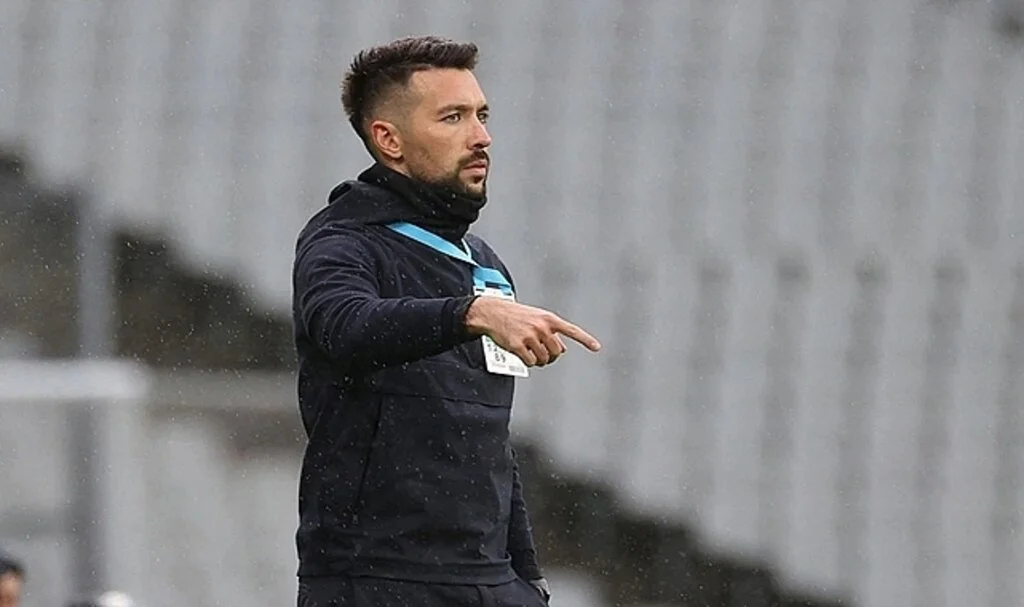 Alanyaspor teknik direktörü Farioli'den LinkedIn'e iş ilanı